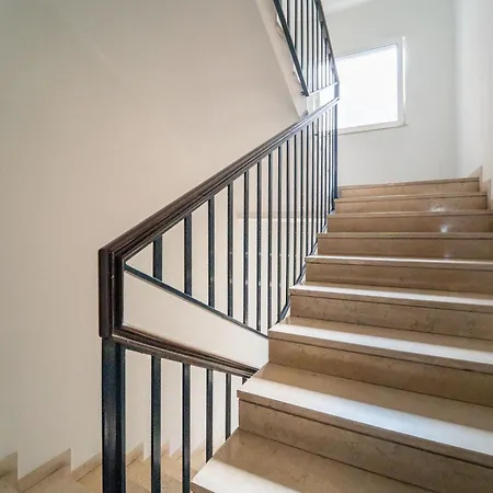 Guesthost - Comfy Flat X4 Close To The Center Apartment